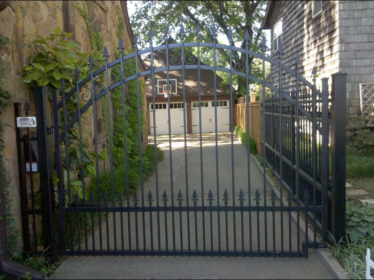 Automatic Driveway Gates | Aaron Ornamental Iron Works